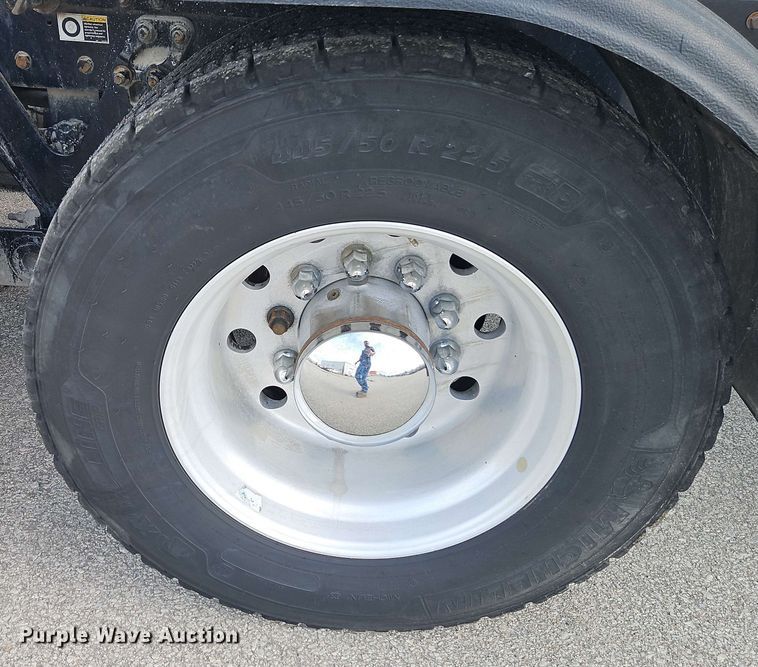 image for item EJ0007 2016 Kenworth T680 semi truck