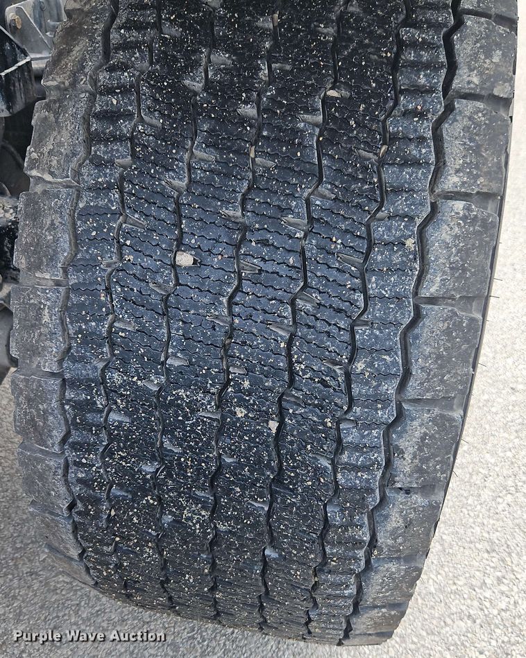 image for item EJ0007 2016 Kenworth T680 semi truck