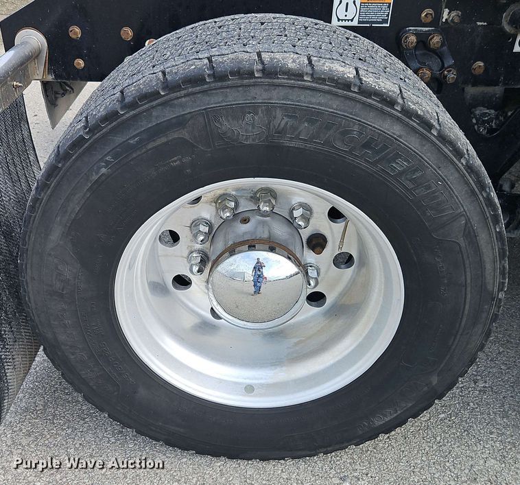 image for item EJ0007 2016 Kenworth T680 semi truck