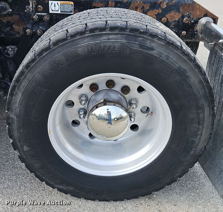 image for item EJ0007 2016 Kenworth T680 semi truck