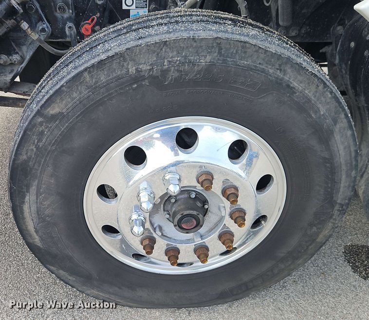 image for item EJ0007 2016 Kenworth T680 semi truck