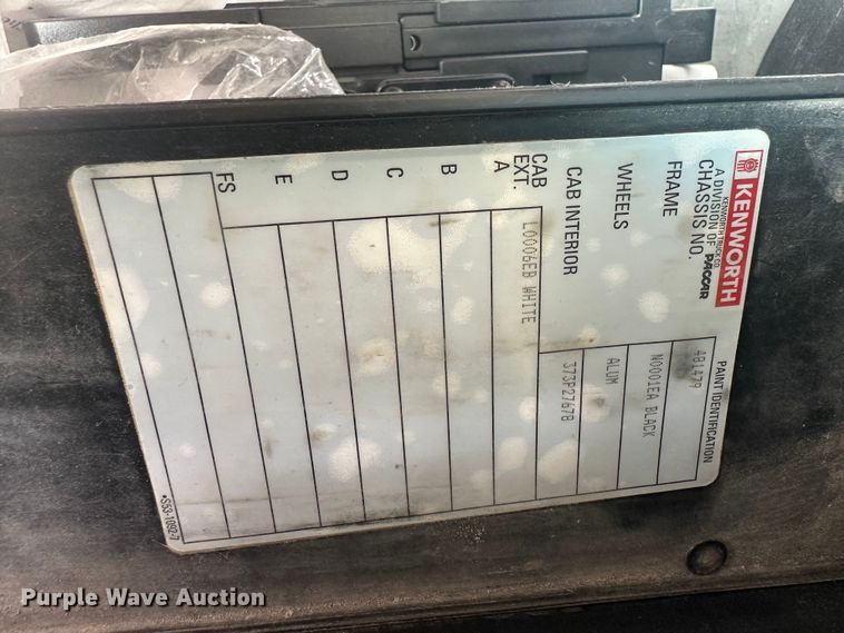 image for item EJ0007 2016 Kenworth T680 semi truck