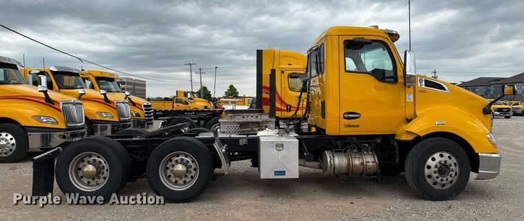 image for item EJ4566 2022 Kenworth T680 semi truck