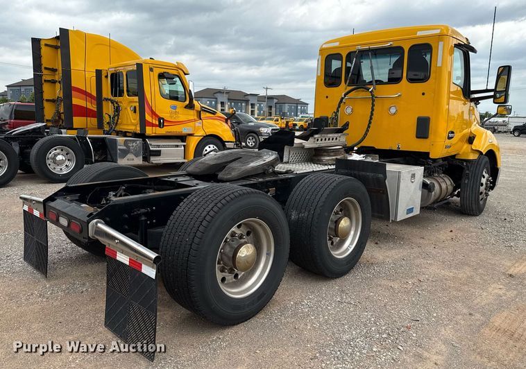 image for item EJ4566 2022 Kenworth T680 semi truck