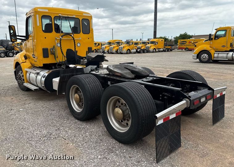 image for item EJ4566 2022 Kenworth T680 semi truck