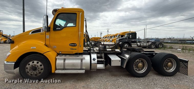 image for item EJ4566 2022 Kenworth T680 semi truck