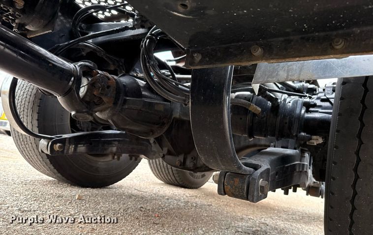 image for item EJ4566 2022 Kenworth T680 semi truck