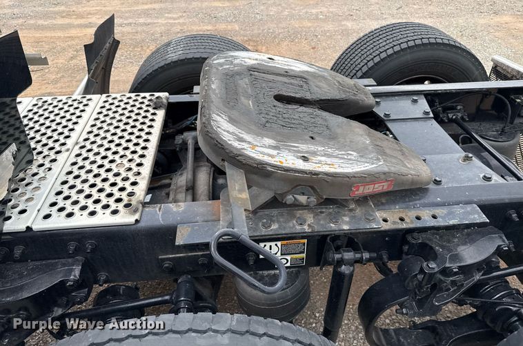 image for item EJ4566 2022 Kenworth T680 semi truck