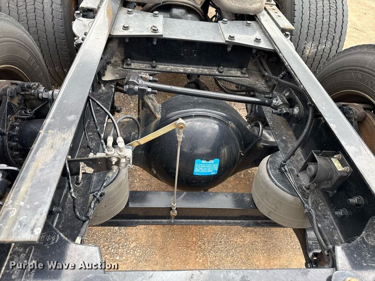 image for item EJ4566 2022 Kenworth T680 semi truck