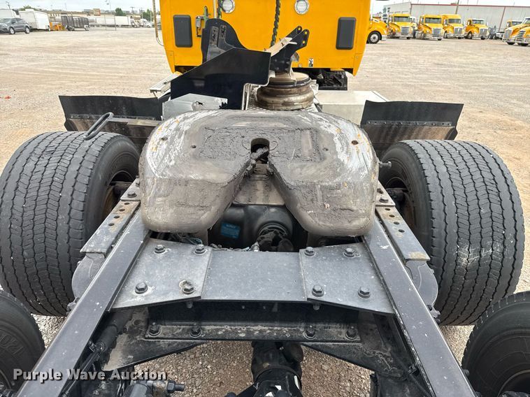 image for item EJ4566 2022 Kenworth T680 semi truck