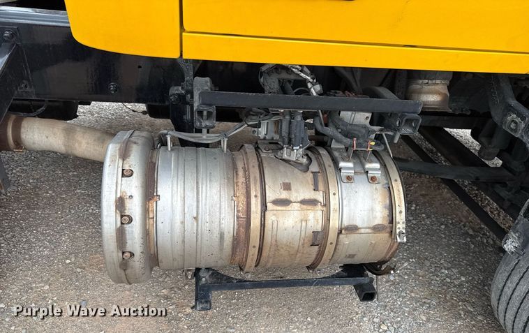 image for item EJ4566 2022 Kenworth T680 semi truck