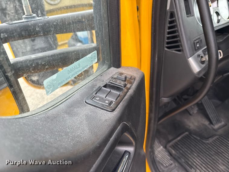 image for item EJ4566 2022 Kenworth T680 semi truck