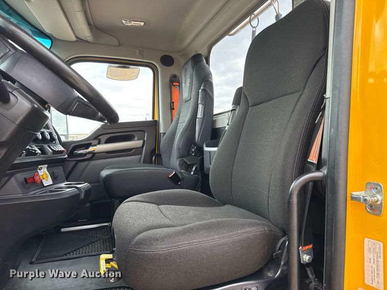 image for item EJ4566 2022 Kenworth T680 semi truck