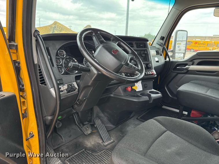 image for item EJ4566 2022 Kenworth T680 semi truck