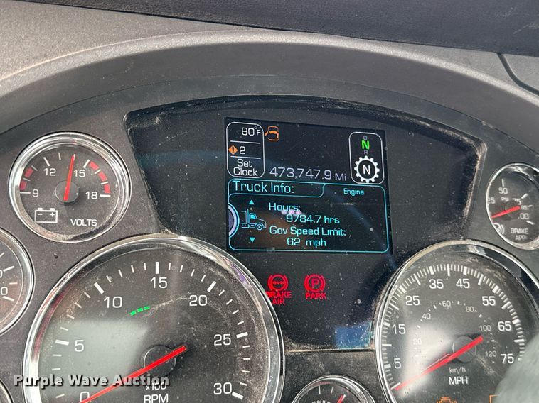 image for item EJ4566 2022 Kenworth T680 semi truck