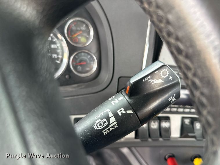 image for item EJ4566 2022 Kenworth T680 semi truck