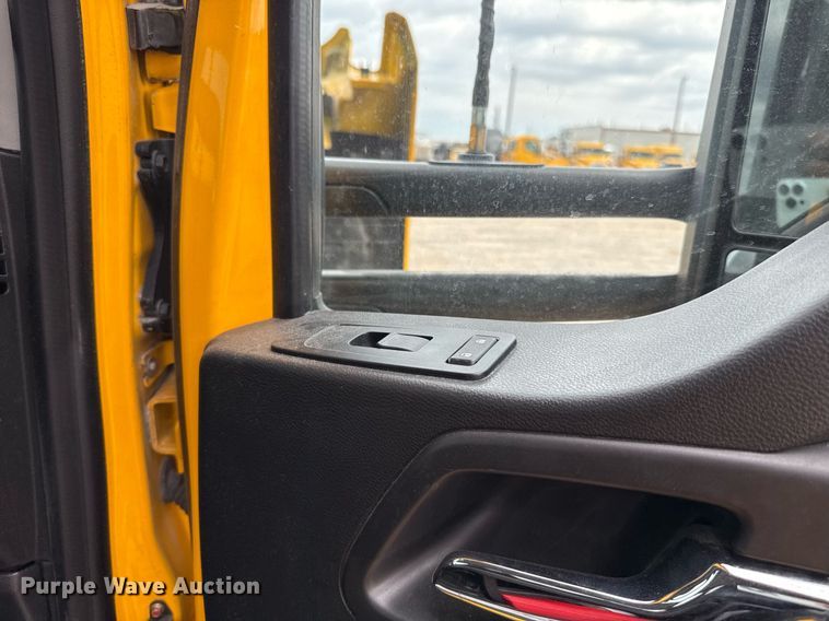 image for item EJ4566 2022 Kenworth T680 semi truck