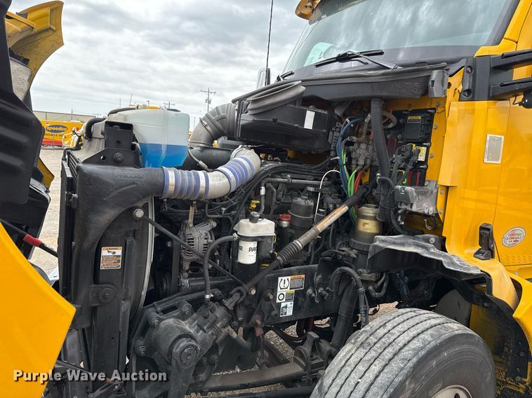 image for item EJ4566 2022 Kenworth T680 semi truck