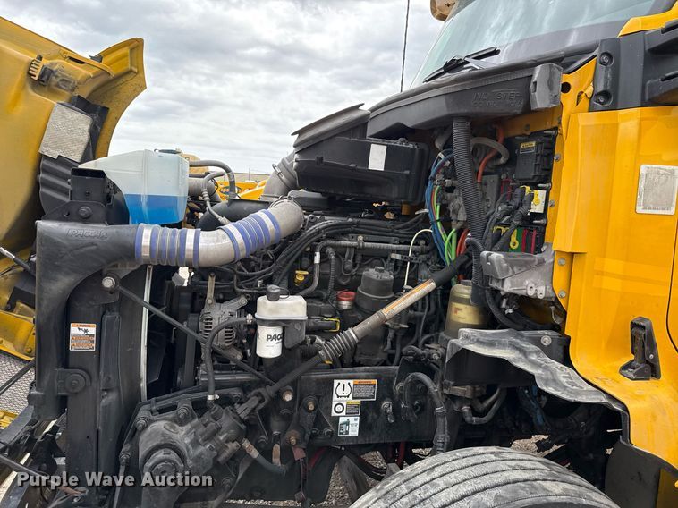 image for item EJ4566 2022 Kenworth T680 semi truck