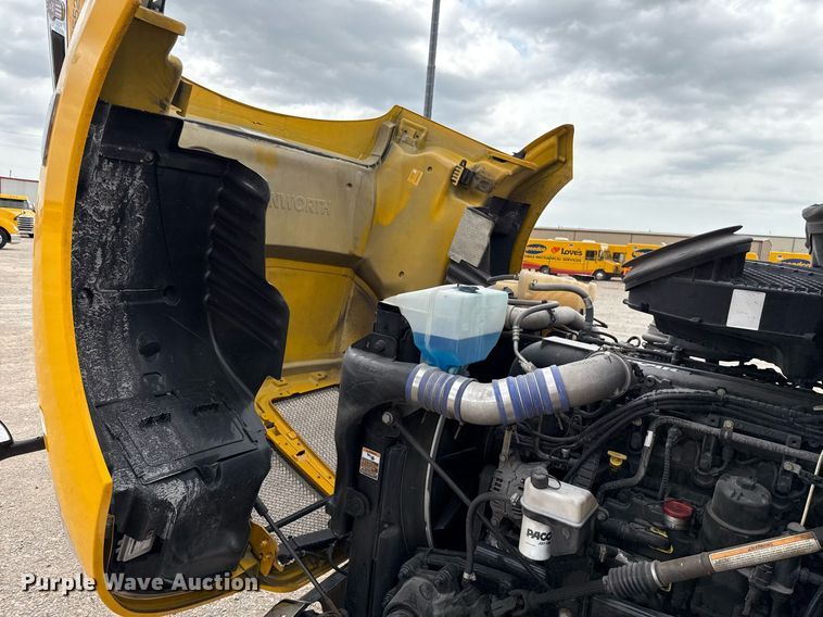 image for item EJ4566 2022 Kenworth T680 semi truck