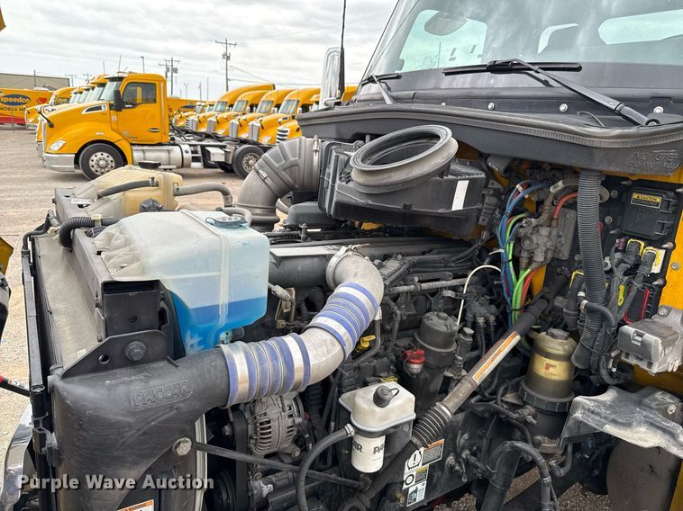 image for item EJ4566 2022 Kenworth T680 semi truck