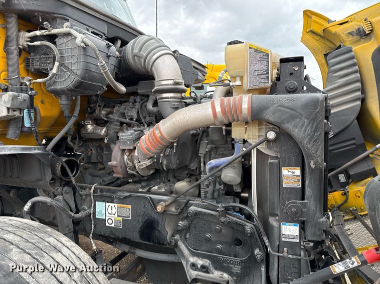 image for item EJ4566 2022 Kenworth T680 semi truck