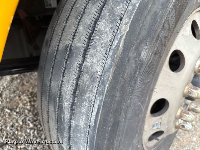 image for item EJ4566 2022 Kenworth T680 semi truck