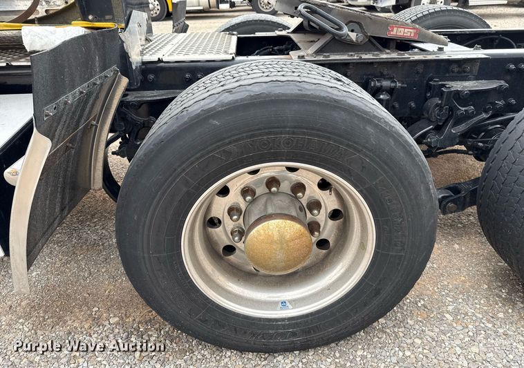 image for item EJ4566 2022 Kenworth T680 semi truck