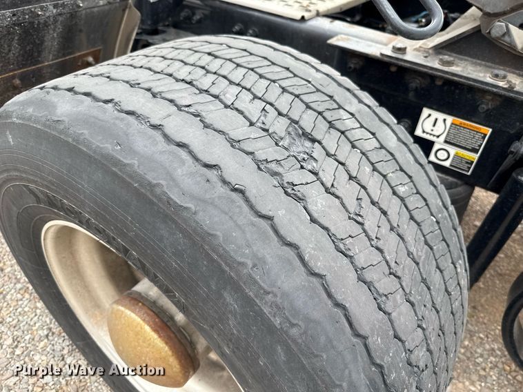 image for item EJ4566 2022 Kenworth T680 semi truck