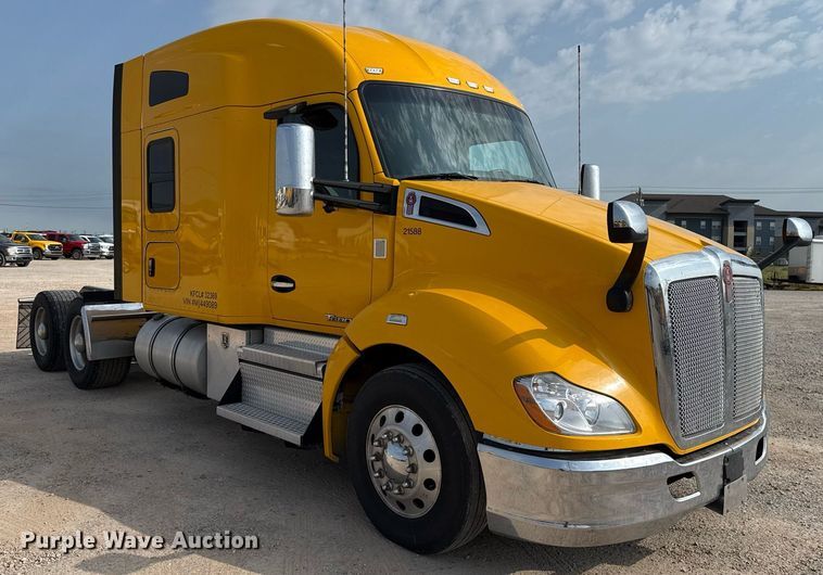image for item EJ4567 2021 Kenworth T680 semi truck