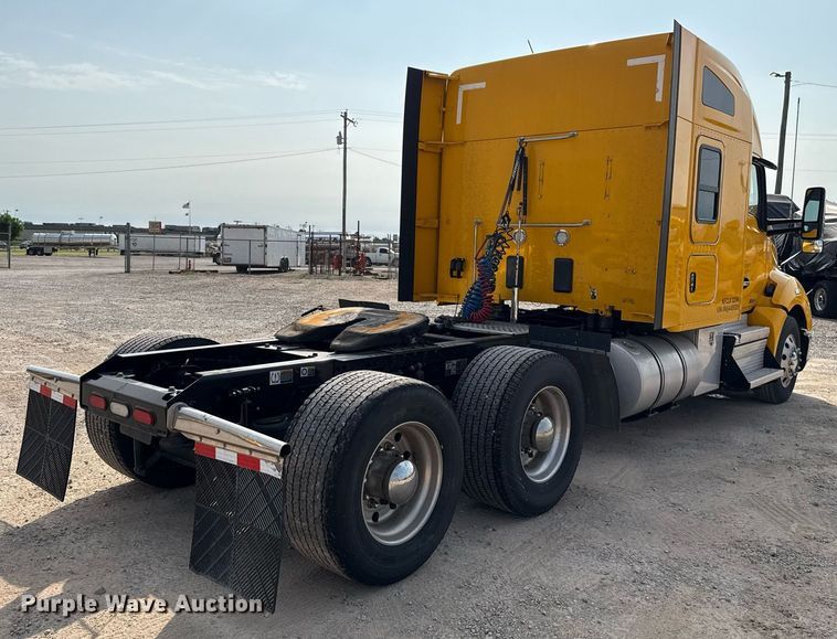 image for item EJ4567 2021 Kenworth T680 semi truck