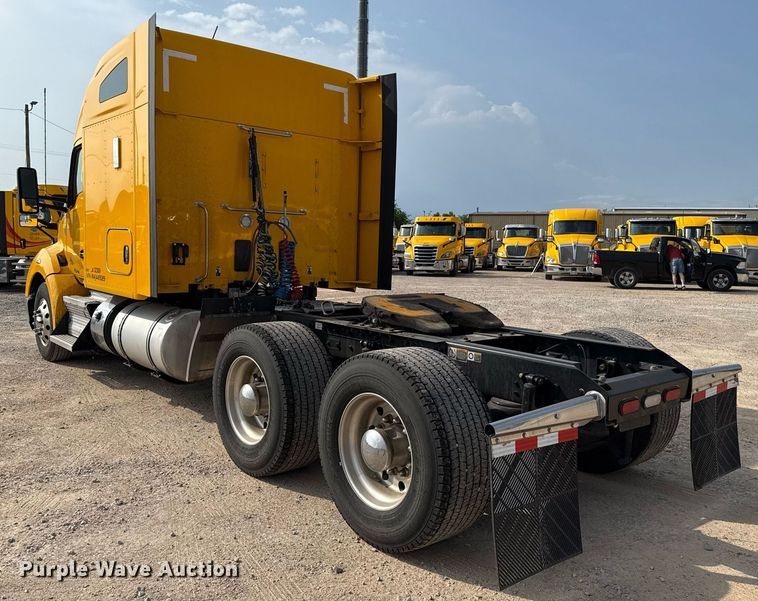 image for item EJ4567 2021 Kenworth T680 semi truck