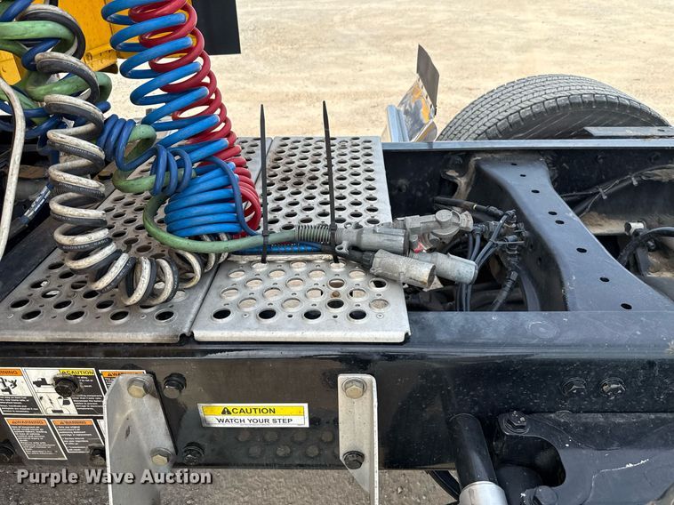 image for item EJ4567 2021 Kenworth T680 semi truck