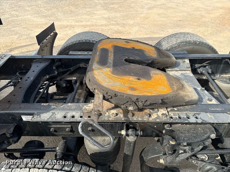 image for item EJ4567 2021 Kenworth T680 semi truck