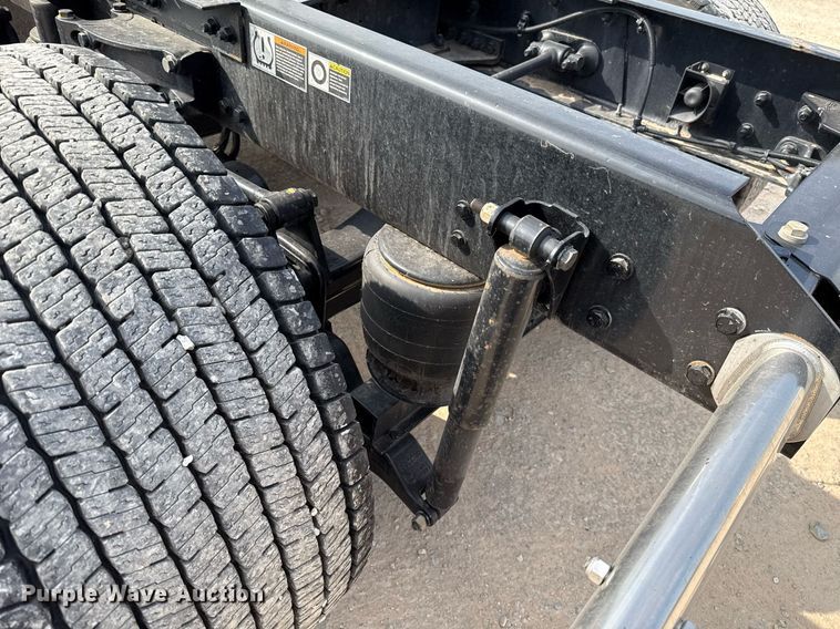 image for item EJ4567 2021 Kenworth T680 semi truck