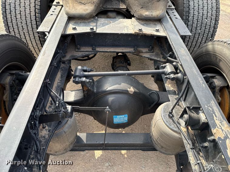 image for item EJ4567 2021 Kenworth T680 semi truck