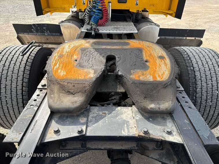 image for item EJ4567 2021 Kenworth T680 semi truck