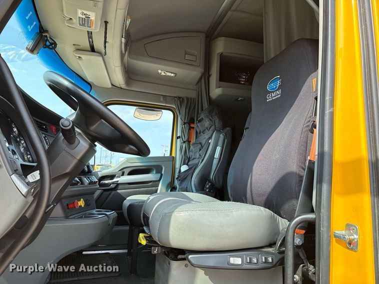 image for item EJ4567 2021 Kenworth T680 semi truck