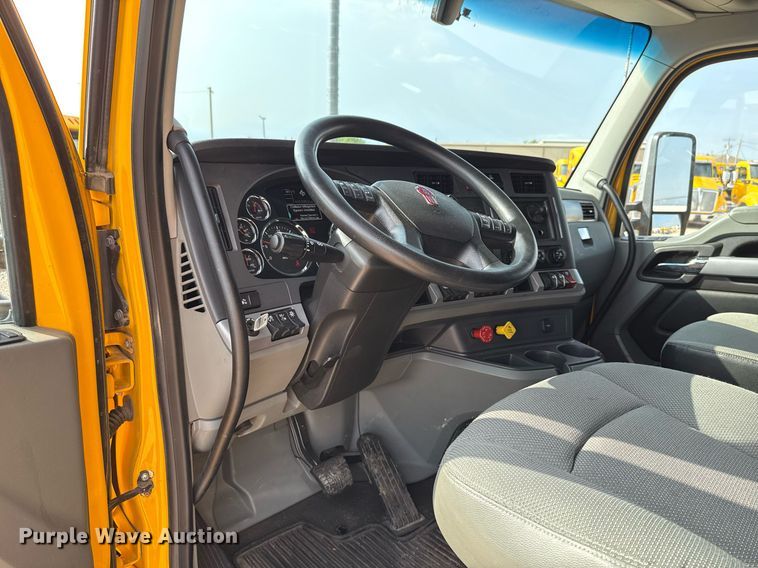 image for item EJ4567 2021 Kenworth T680 semi truck