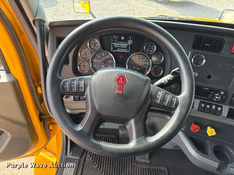 image for item EJ4567 2021 Kenworth T680 semi truck