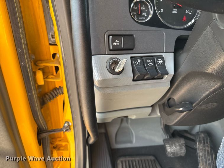 image for item EJ4567 2021 Kenworth T680 semi truck