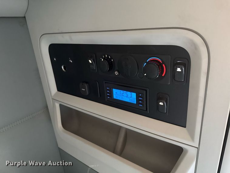 image for item EJ4567 2021 Kenworth T680 semi truck