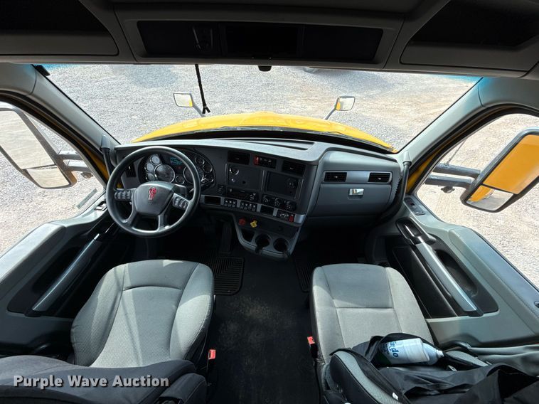 image for item EJ4567 2021 Kenworth T680 semi truck