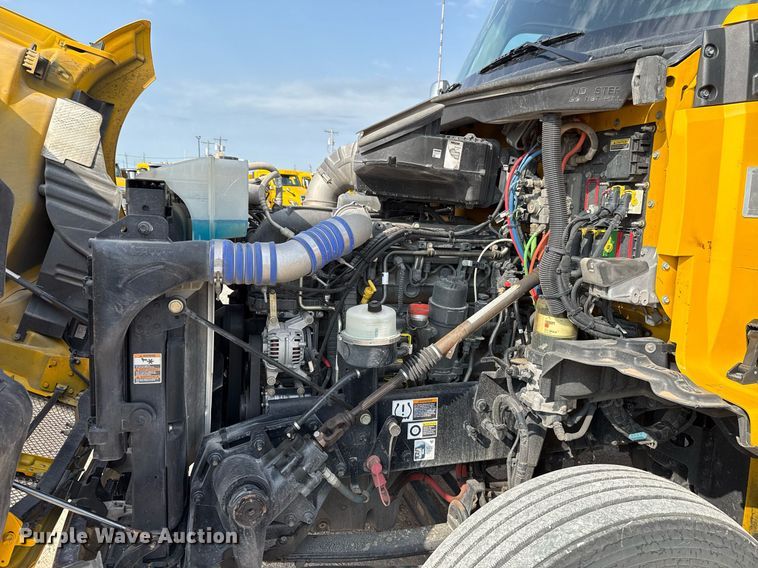 image for item EJ4567 2021 Kenworth T680 semi truck