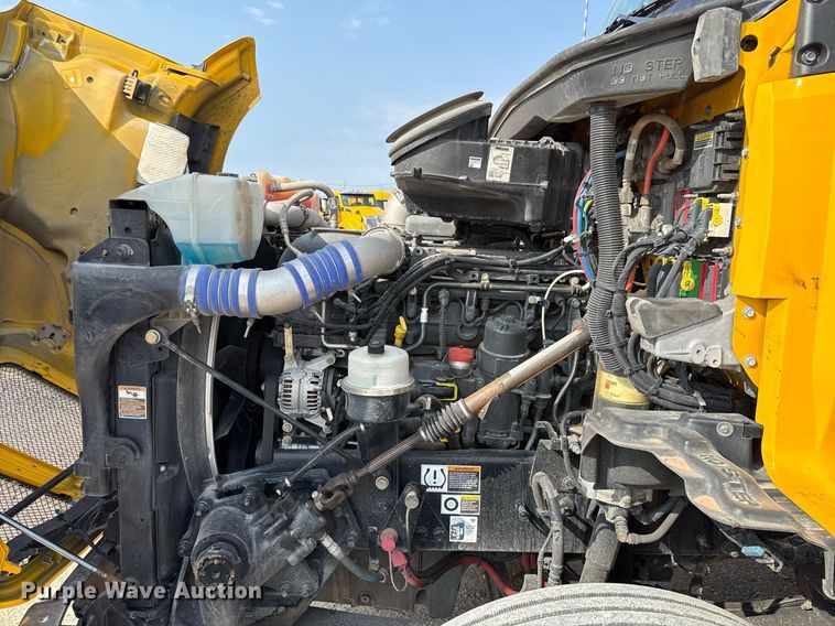 image for item EJ4567 2021 Kenworth T680 semi truck