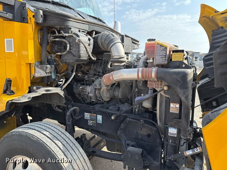 image for item EJ4567 2021 Kenworth T680 semi truck