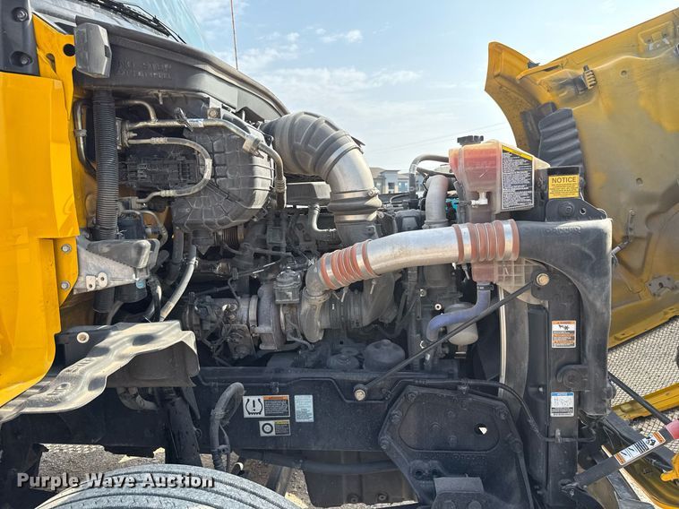 image for item EJ4567 2021 Kenworth T680 semi truck