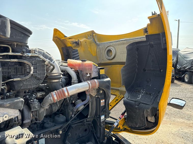 image for item EJ4567 2021 Kenworth T680 semi truck