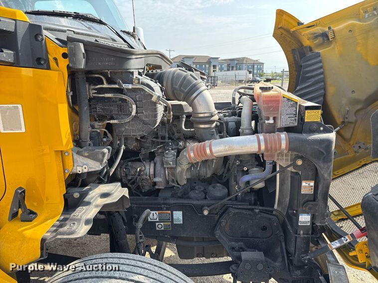 image for item EJ4567 2021 Kenworth T680 semi truck