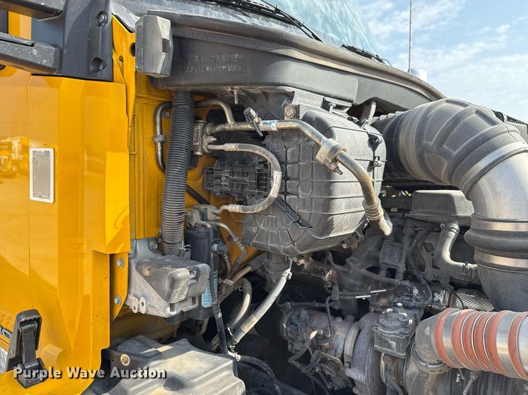 image for item EJ4567 2021 Kenworth T680 semi truck